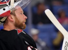 Senator menandatangani G James Reimer untuk durasi musim