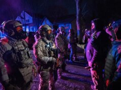 Trump mengancam akan menerapkan Insurrection Act sebagai tanggapan terhadap protes di Minneapolis