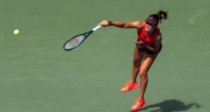 Emma Raducanu (kaki) WD dari pertandingan Piala United vs. Naomi Osaka