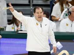 Baylor yang melakukan tembakan panas mengungguli Oklahoma State untuk mengakhiri selip