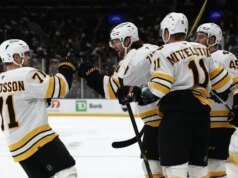 Bruins mencetak dua hattrick dalam kemenangan 10-2 atas Rangers