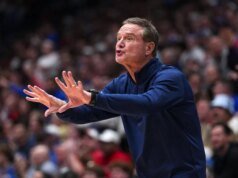 Nomor 19 Kansas mendapatkan Bill Self kembali untuk pertarungan persaingan Kansas State