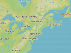 Badai salju mengamuk di Maine. Sebuah pesawat jatuh di sana dengan delapan orang di dalamnya