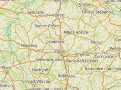 Petugas jalan memperingatkan tentang gunung es tersebut, beberapa mobil telah jatuh di dekat Tábor karenanya