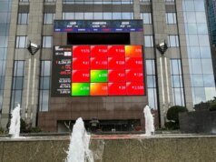 IHSG Ditutup Terkoreksi ke Level 8.232 Usai Diterpa Trading Halt, Kini Pasar Khawatirkan Potensi Turun Kelas