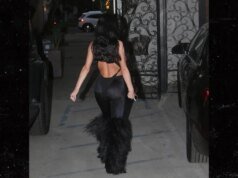 Bianca Censori Tampil Solo dalam Tampilan Hitam Ketat