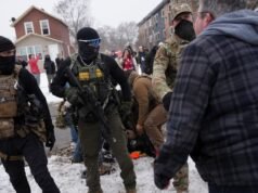 Memo ICE mengizinkan agen memasuki rumah tanpa surat perintah pengadilan: Pengaduan pelapor