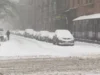 Badai musim dingin yang besar membawa salju yang meluas dan gangguan perjalanan yang signifikan ke New york city
