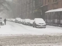 Badai musim dingin yang besar membawa salju yang meluas dan gangguan perjalanan yang signifikan ke New york city