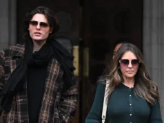 Elizabeth Hurley memberi tahu pengadilan bahwa rumahnya, teleponnya disadap