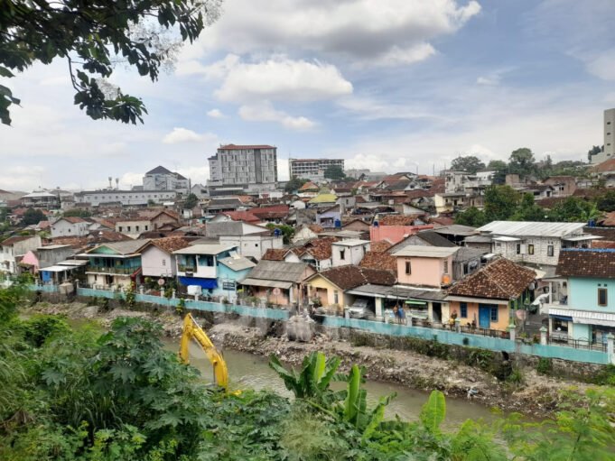 kawasan-permukiman-yang-berada-di-bantaran-sungai-kota-yogya-ujlk.jpg