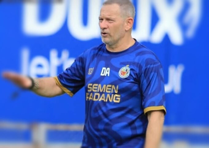 pelatih-dejan-antonic-mengatakan-semen-padang-seharusnya-bis-8n4z.jpg