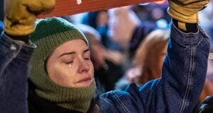 Ratusan orang berkumpul di peringatan Alex Pretti di Minneapolis