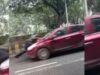 Video clip: Seorang pria mencoba menghindari pemeriksaan kendaraan, menabrakkan mobil ke polisi lalu lintas Greater Noida, menyeretnya sejauh 500 meter dengan kap mesin