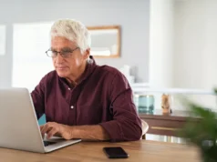 Masih Bekerja di Usia 65 Kesalahan Medicare Ini Dapat Merugikan Anda Seumur Hidup.