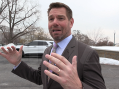 Perwakilan AS Eric Swalwell Mengatakan Partai Republik Berbicara Buruk Tentang Trump Di Health Club