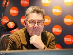 Presenter Radio ABC James Valentine mengumumkan pengunduran dirinya di tengah perjuangan melawan kanker: ‘Keputusan sulit harus diambil’