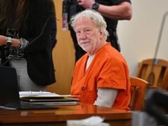 Mantan bintang West Wing Timothy Busfield didakwa atas empat dakwaan kontak seksual dengan seorang anak oleh dewan juri