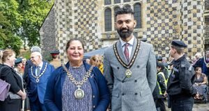 Siswi berusia 15 tahun itu ‘histeris’ setelah memberi tahu gurunya bahwa dia ‘diperkosa oleh putra walikota Partai Buruh yang membantu menutupinya’, kata pengadilan