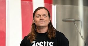 Brad Arnold meninggal pada 47: Penyanyi utama 3 Doors Down meninggal setelah berjuang melawan kanker