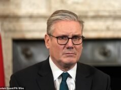 Berapa lama Starmer bisa bertahan? Setelah pengunduran diri Morgan McSweeney, Kemi mengecam Sir Keir karena gagal ‘mengambil tanggung jawab atas pilihan yang buruk’ … dan anggota parlemen dari Partai Buruh mengatakan kepadanya bahwa posisinya sekarang ‘tidak dapat dipertahankan’