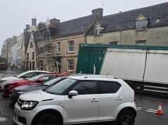 Pengasuh rumah Cotswolds nyaris terhindar dari tertusuk perancah setelah HGV menabrak pondok senilai £1,4 juta