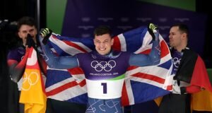 Temui pahlawan medali emas Olimpiade Musim Dingin Inggris: Matt Weston berbicara tentang balap kerangka 90mph – dan harus berbagi tempat tidur dengan saingan terdekatnya!