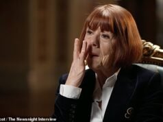 Gisele Pelicot, penyintas pemerkosaan, ‘kewalahan’ dengan surat dukungan pribadi dari Ratu Camilla yang memuji ‘martabat dan keberaniannya yang luar biasa’.