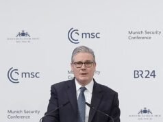 Starmer akan mengerahkan kapal induk ke Greenland dan mengklaim bahwa pemungutan suara Reformasi akan MENYEBABKAN perang