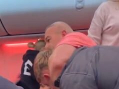 Sudut pandang baru menunjukkan momen kekacauan massal yang terjadi dalam penerbangan Turki ke Manchester yang menjadi berita utama di seluruh dunia