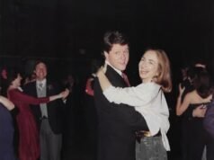 Hillary Clinton diejek setelah membagikan foto dirinya berdansa dengan suaminya yang berselingkuh, Expense, di Hari Valentine