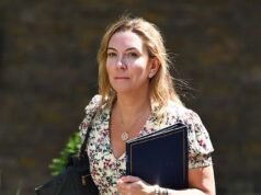 Starmer mendukung kandidat terdepan Sekretaris Kabinet Dame Antonia Romeo ‘karena dia akan menekan penyebaran pesan pribadi Mandelson’