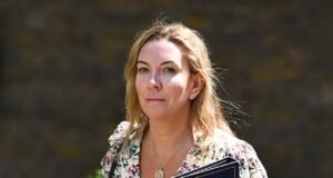 Starmer mendukung kandidat terdepan Sekretaris Kabinet Dame Antonia Romeo ‘karena dia akan menekan penyebaran pesan pribadi Mandelson’