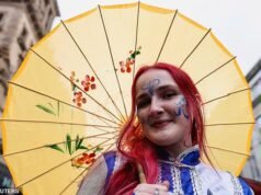 Tahun Kuda: Penari naga tampil di ceremony Liverpool saat perayaan Tahun Baru Imlek dimulai dengan pertunjukan penuh warna