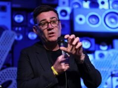 Calon pemimpin Partai Buruh Andy Burnham menyusun rencana baru untuk menjadi anggota parlemen setelah dilarang mencalonkan diri di Gorton dan Denton bulan lalu