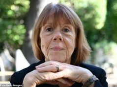 Gisele Pelicot yang selamat dari pemerkosaan ‘merasa terhormat’ menerima surat dari Ratu Camilla saat dia mengatakan dia melepaskan haknya untuk tidak disebutkan namanya di persidangan suaminya ‘untuk membuat rasa malu berpindah pihak’