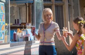 CHRISTOPHER STEVENS mengulas television tadi malam: Bidan berjalan terhuyung-huyung seperti bus penuh nostalgia di rute East End