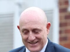 Pemimpin skuadron RAF mengambil prajurit junior dalam ‘permainan kuda yang berlebihan’ selama perjalanan Prancis untuk menandai peringatan 80 tahun Hari VE