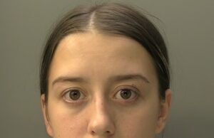 Saat seorang wanita, 19 tahun, menabrak seorang pria di dalam Fiat 500 miliknya karena ‘terganggu’ saat mengobrol dengan temannya