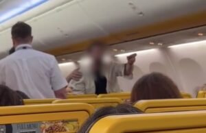 Jet Ryanair yang membawa warga Inggris ke Ibiza terpaksa mundur di landasan setelah penumpang mabuk menyebabkan ‘kekacauan’ sebelum lepas landas