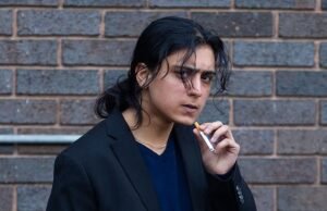 Pria transgender yang terlahir sebagai perempuan biologis ‘wanita yang mengalami pelecehan seksual dengan penis palsu’, demikian isi pengadilan