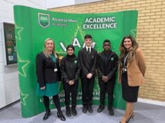 Sekolah membuang blazer, kemeja, dan seragam dasi tradisional menjadi jaket dan Tees setelah bertanya kepada SISWA perubahan apa yang mereka inginkan