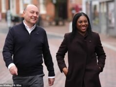 ‘Generasi pengangguran’ Partai Buruh: pengangguran kaum muda mencapai angka tertinggi dalam 11 tahun dengan hampir satu dari enam orang kehilangan pekerjaan di tengah kelesuan ekonomi yang dialami Reeves