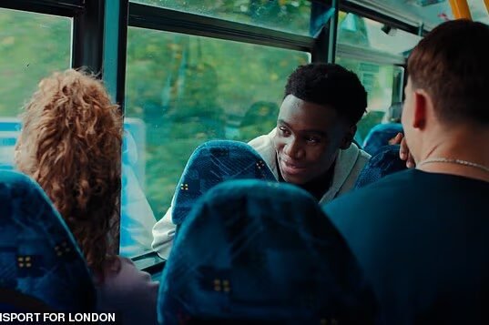 Iklan TfL yang menampilkan pria kulit hitam dan teman kulit putihnya melecehkan gadis kulit putih di bus dilarang setelah hanya satu keluhan … karena ‘memperkuat stereotip rasial yang negatif’