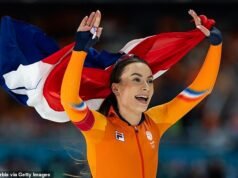 Pelatih Olimpiade dituduh melontarkan komentar ‘seksis’ tentang perempuan peraih medali emas setelah dia bercanda bahwa dia perlu mendapatkan ‘pacar yang sangat baik’