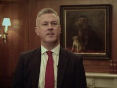 Bankir kaya HSBC menghindari tarif kereta api senilai ₤ 5 900 setelah menggunakan penipuan tiket ‘donutting’ dalam perjalanan ke London dari rumahnya senilai ₤ 2 juta: Penipu dilarang naik kereta api