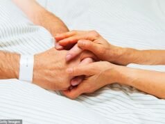 EUAN McCOLM: Untuk duduk bersama seorang teman ketika cahaya di sekitar mereka padam… dan bahkan di saat-saat paling gelap sekalipun menemukan keindahan yang mustahil