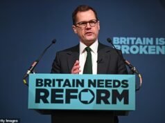 Rencana reformasi untuk meredakan ‘bom manfaat’ Inggris: Robert Jenrick berjanji untuk mengembalikan batas tunjangan dua anak dan memaksa orang untuk MEMBUKTIKAN masalah kesehatan mental sebelum mendapatkan uang tunai dalam sistem ‘khusus orang Inggris’
