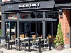 Raising Cane’s menggugat tuan tanah yang mencoba mengusir lokasinya di Boston karena ‘bau ayam yang menyinggung’
