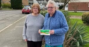 Wanita lanjut usia didenda ₤ 300 oleh dewan ‘kejam’ setelah meninggalkan tas sumbangan amal di luar rumahnya